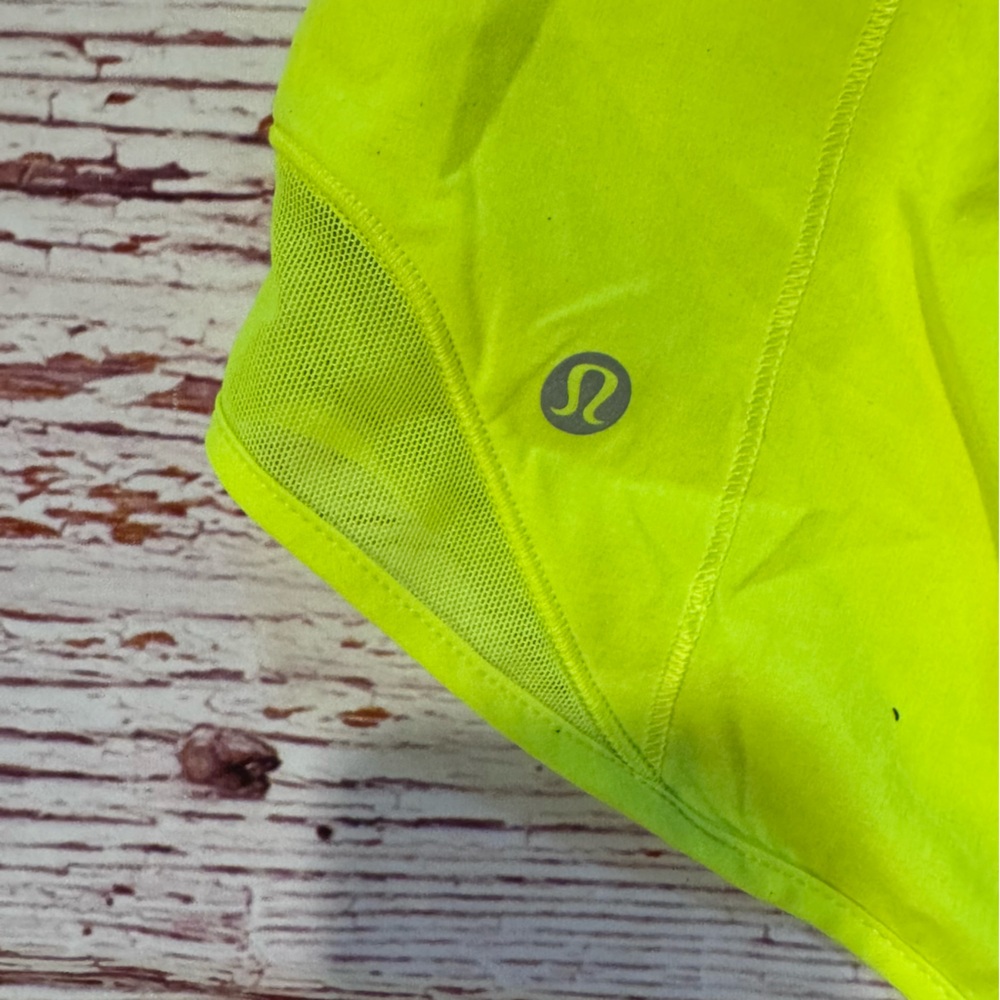 Lululemon Hotty Hot Short II Long 4" in Highlight Yellow Sz 6 - Picture 11 of 12